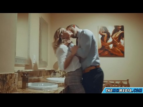 ❤️ Meta blonda busty seduces f'kamra tal-banju pubbliku ️ Porn sabiħ fil-porn mt.tradewin.top ❌❤